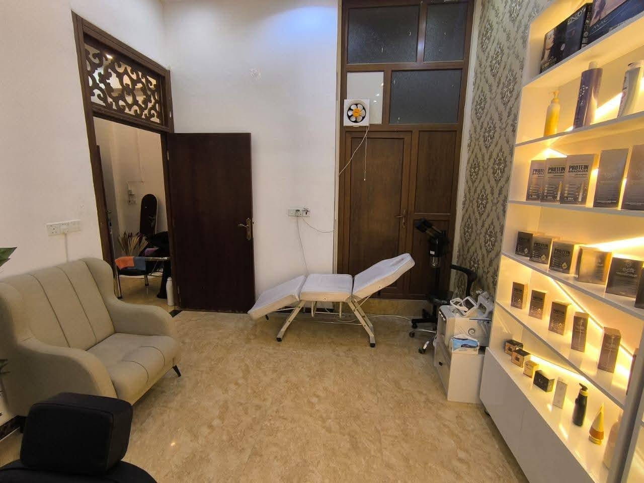 يوجد صالون نسائي للبيع كامل او مفرد بسبب عدم التفرغ
للتواصل/*********** واتساب
محتويات الصالون:-
1.مواد تنظيف بشره واصباغ شعر واصباغ اضافر درجه اولى
2.فاتريناتHDF مقاوم عدد3 مع اناره
3.استاند ملابس وصدريات درجه اولى ايطالي
4.ميز تواليت منفصل مع اناره مخفيه بالمرايه تحكم لمس
5.ميز مكتبي خاص بالاداره
6.كرسي استول درجه اولى ايطالي
7.ملكانه رأس فقط وباروكه شعر
8.جهاز منظف القدم
9.مغسلة شعر درجه اولى ايطالي لون اسود مع تحكم بحركه الراس45درجه
10.مروحه ارضيه متحركه درجه اولى تركي.
11.مولدة بانزين نوع انجيكو امريكي15امبير.
12.كاوية شعر درجه اولى ايطالي.
13.شسوار درجه اولى ايطالي
14.استاند شسوار لولبي درجه اولى
