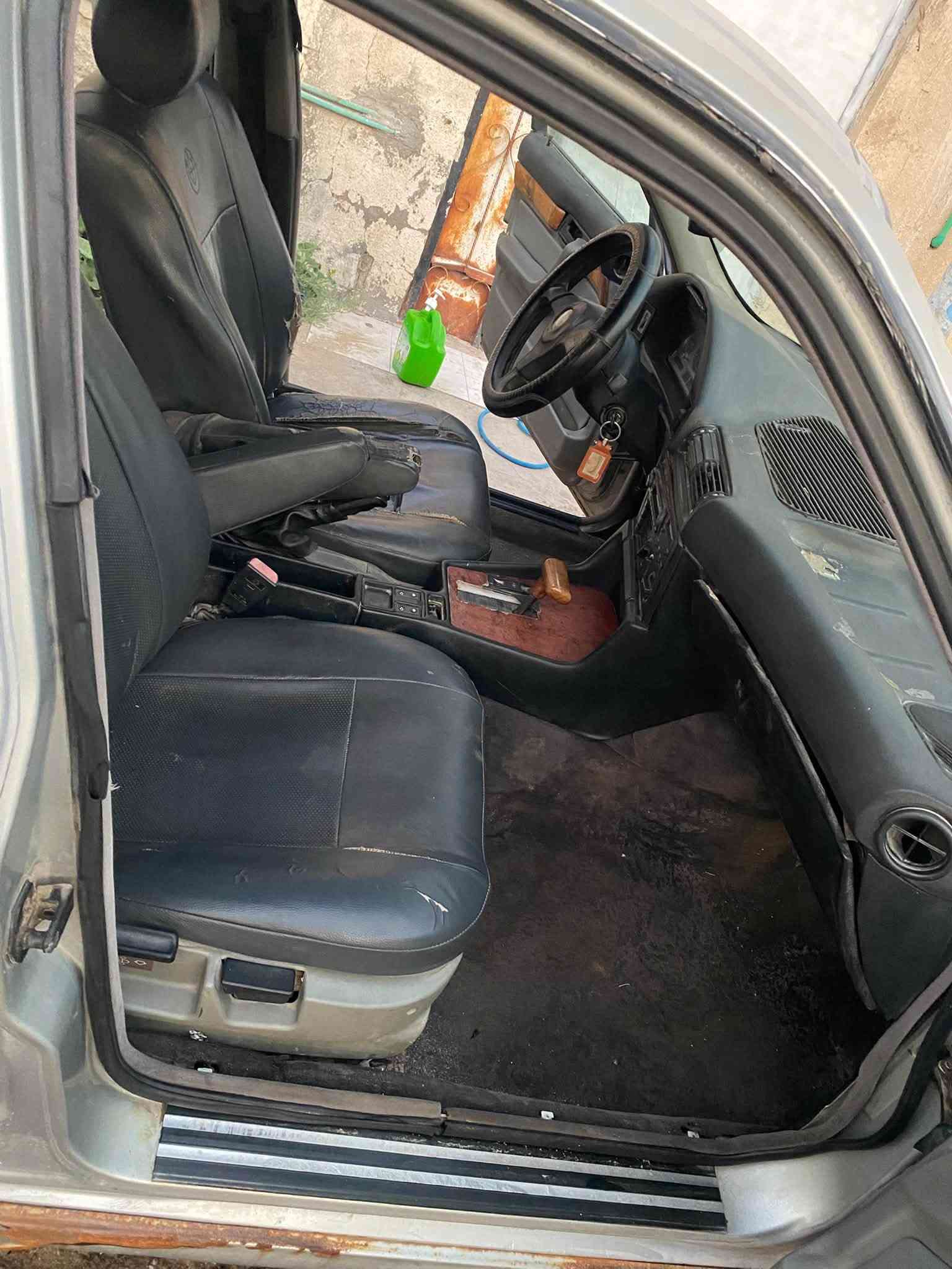 السلام عليكم
للبيع موديل 93
  {{ الســعــر 23 ورقة  }} وبيها مجال قليل
رقم اربيل السنوية ضايعه عندي وكاله من صاحب السيارة الي بأربيل واندل مكانه واعرفه

محرك مسكر فانوس اوتوماتيك شرط الفحص
كهربائيات شغاله بس يرادلها كارت جام
دواخلها حلوه كامله 
السيارة تحتاج ترتيب 

مكان السيارة البصرة
***********
