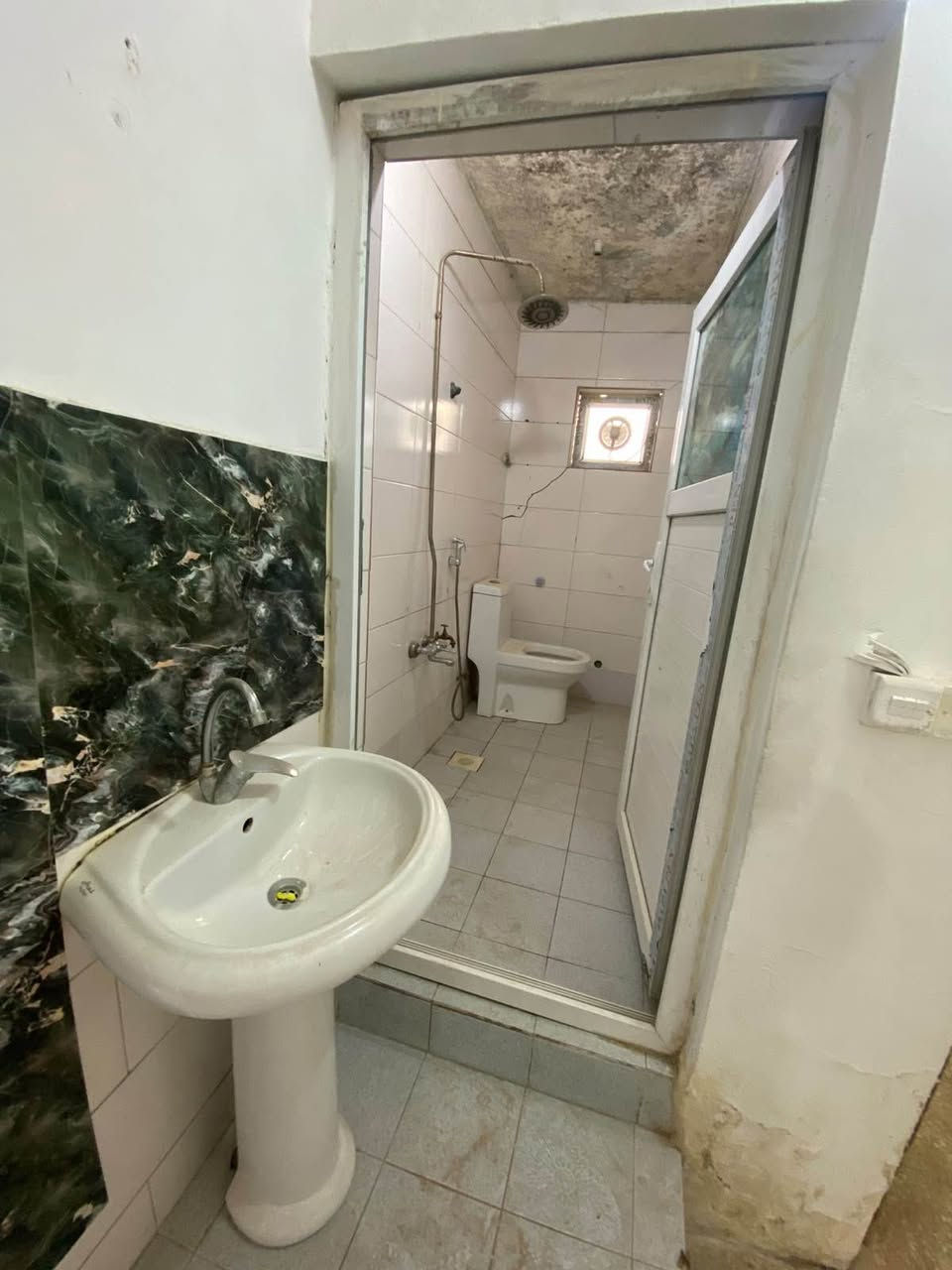 غرفة نوم واحدة حمّامان - منزل

بغداد السيديه, ‏بغداد‏، ‏العراق‏

للايجار في السيديه🏦٤٥٠ الف
شقه ط اول فوق الارضي 🏢٤٥٠ الف
تحتوي على :-
⭕️غرفه
⭕️صاله
⭕️مطبخ
⭕️خدمات
موقع العقار📍شارع المركز 
للاستفسار ☎️***********
📍او زيارة موقع شركة قمر (شارع الامن مدخل المشاتل) بغداد, العراق

