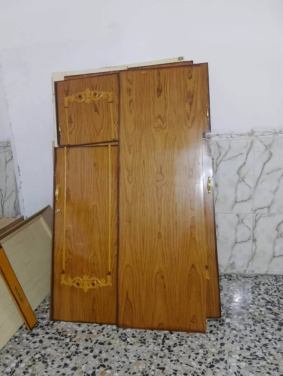 سلام عليكم غرفه تفصال  صاج عراقيه   8 قطع لبيع نضيفه بعده ما مستغدمه سعره 900 وبيه مجال قليل مكاني بغداد لمعالف تصال *********** يوجد وتساب
