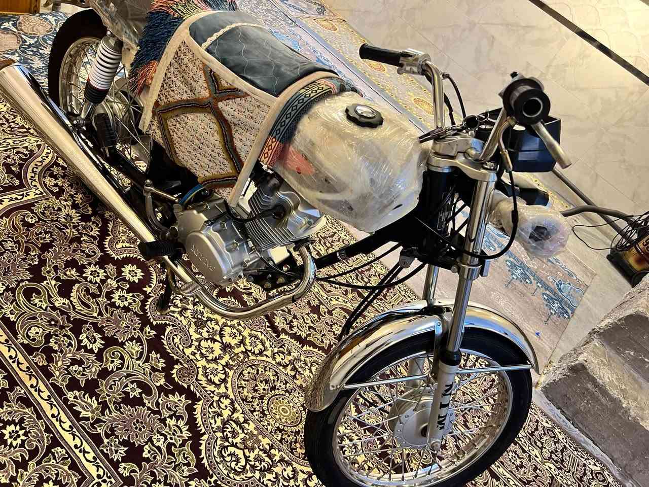 سلام عليكم اربعه كير نامه الاصلي مديل ٢٠٢٧ب اسمي مَن المعرض٣احرف كفاله عامه برغي ما ناقصها طالعه ب شهر الرابع دراجه مكفوله لايت عالي ناصي بك لايت دبل اشاره كُلها فوول نضافه شلعه ومعدل تخبل سعرها ٧٥٠وبيها مجال مكاني كربلاء الحر ***********//***********
