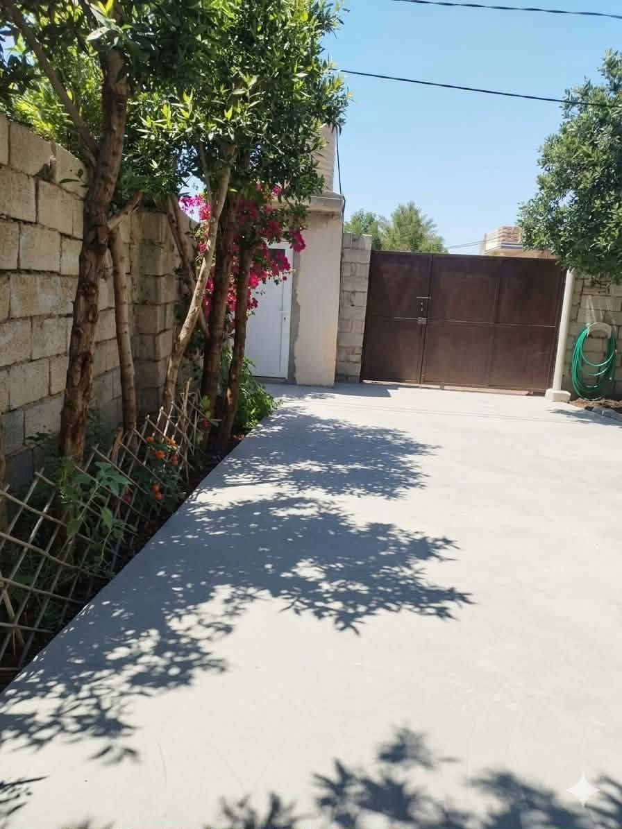 بسم الله ماشاء الله دار للبيع المساحة ٥٥٠متر ركن وجه شارع قرب دائرة مرور ديالى موقع مميز جميع الخدمات متوفر للستفسار اتصال ع رقم ***********
