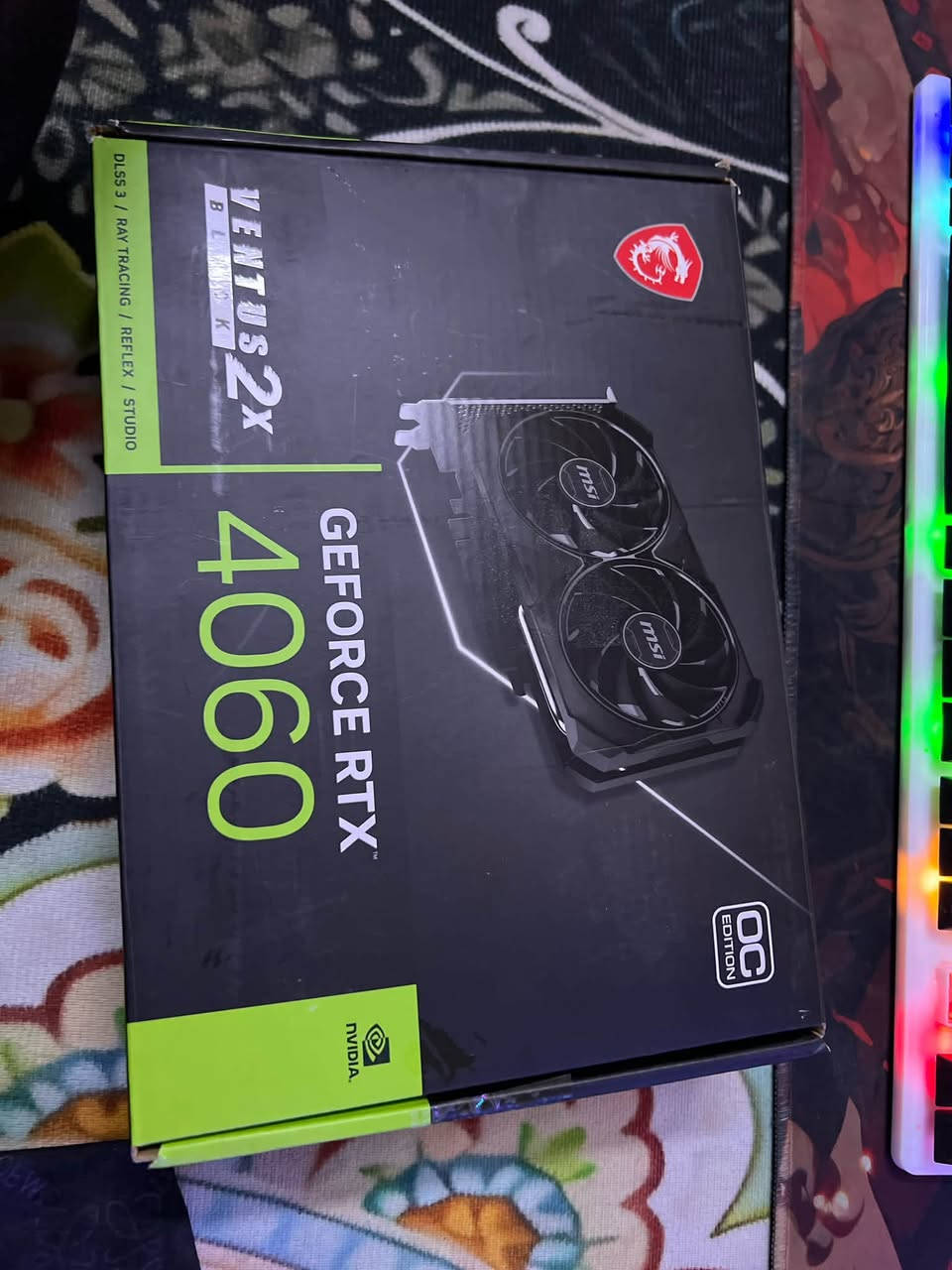 تجميعة PC كاملة مع الشاشة والملحقات للبيع
CPU: Intel Core i5-12400F
 GPU: NVIDIA GeForce RTX 4060 8GB
 RAM: 16GB
 SSD: 1TB NVMe M.2 SSD 
 PSU: 650W
 Wi-Fi: بطاقة Wi-Fi لاسلكية مدمجة
 Monitor: AOC 24G11E – قياس 24” – Fast IPS – FHD – 180Hz 
 Peripherals: كيبورد + ماوس 
كراتين القطع موجوده هم
 الجهاز نظيف وشغال 100%
 جاهز للاستخدام مباشرة
 شاشة 180Hz سريعة وممتازة للاستخدام والألعاب
 التجميعة كاملة مع الشاشة والكيبورد والماوس

 المكان: البصرة
السعر مليون و 350
