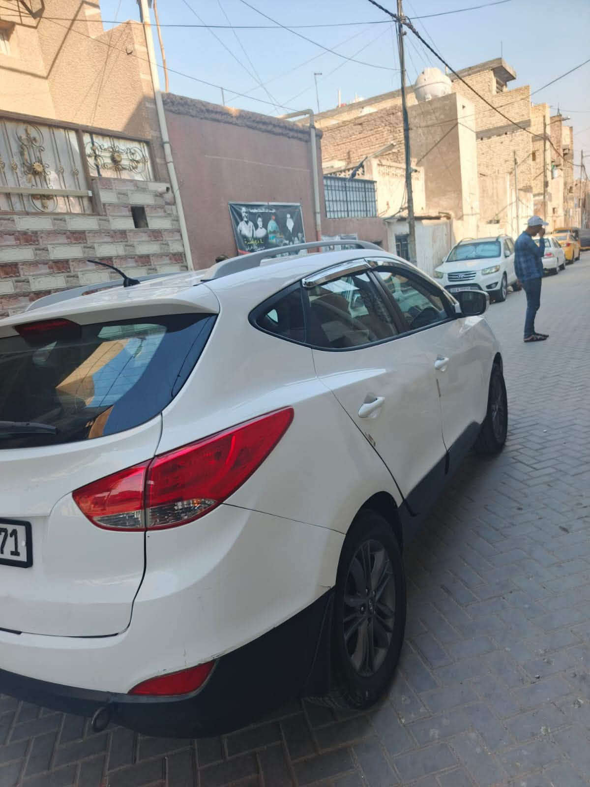 سلام عليكم توسان موديل ١٦ خليجي بيه جملق شويه بنيد مكان بغداد سعر ١٢٥ رقم ***********
