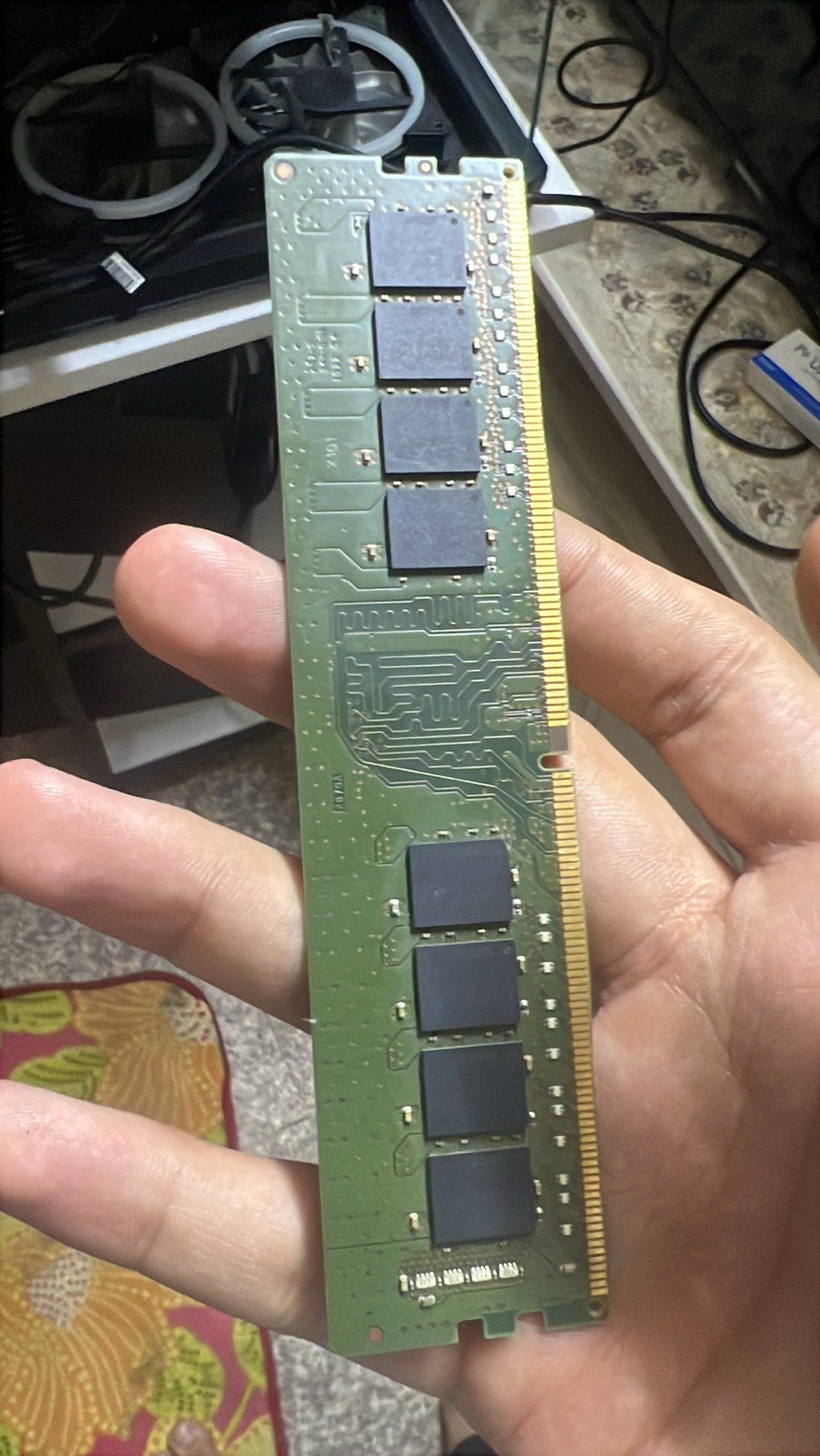 1- مذربورد B660 ASUS نضيف - 140 الف
2- معالج i5-12400F تري - 150 الف
3- رام 32GB DDR4 3200MHz
4- بور سبلاي Segotep 750W
5- مبرد غازي +كيس براند GAMEKMوياه ٨فان

الهاردات:
 •  M.2 خارجي 2 تيرا
 •  M.2 داخلي 500GB
 •  SSD داخلي 500GB
رقمي ***********شراي يتصل وتساب لحد يعلق رجاء  غراض ستعمال قليل ونضيفات حيل مكاني بغداد الغزاليه