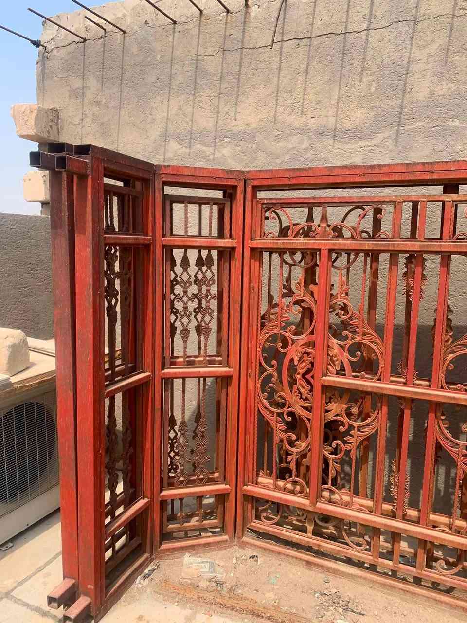 سلام عليكم 
عندي شبابيك تزكام تفصال 
حديد شخاط 2 ملم ثقيل نقصهن بس طلاكات شباك
شباك الاول 150 *150
الثاني شباك مقوس من الاعلى 160*200
ول بقيه شبابيك بلكونه 
الاول 235*190 
الثاني 285*190
ابيع كلهن سوا   السعر مليون 
معه العلم كلفن اكثر من هاذا السعر 
للستفسار ***********
العنوان البصره 
القبله حي شهداء
