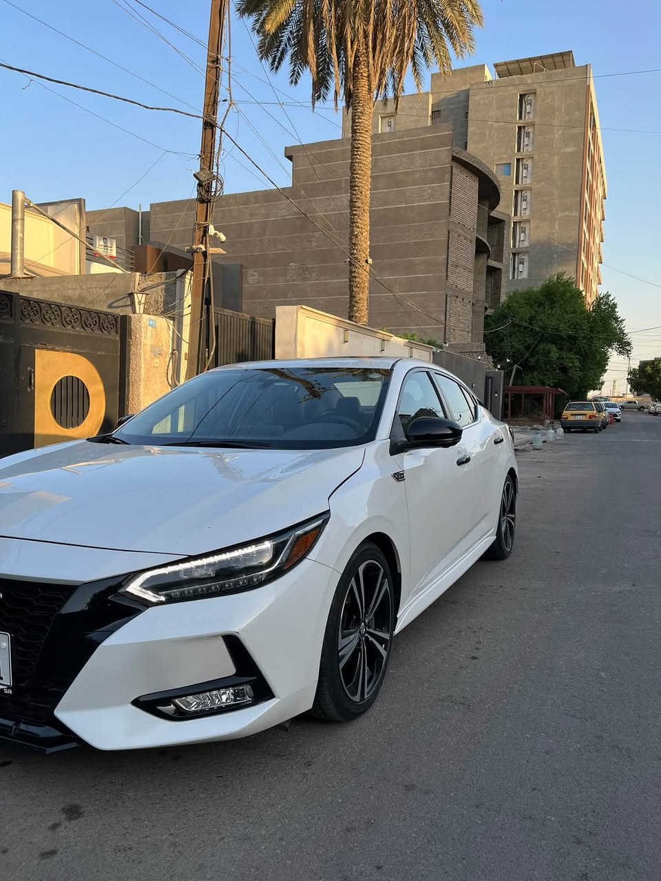 السلام عليكم ..
للبيع سنترا موديل ٢٠٢٣ فول موصفات ١/١ 
حادث بدون ايربك ماشية ٢٩٧٠٠ مايل بيها صبغ ربع الجاملغ الأمامي الأيمن وبنيد بدون ايرباك بدون دواخل شرط الفحص 

موصفاتها سلايت جلد كشن كهرباء تدفئة تبريد ٤ كامرات رادارات لايت زنون دبل عدسة بلاد ويل جبير وعليها اضافات لد ترحيبي وكامره امامية السيارة جاهزة اي نقص مابيها 

مكان السيارة بغداد العرصات السنوية بأسمي 
السعر المطلوب ١٥٠٠٠ $ يعني ١٥٠ ورقة
للأستفسار  ***********
