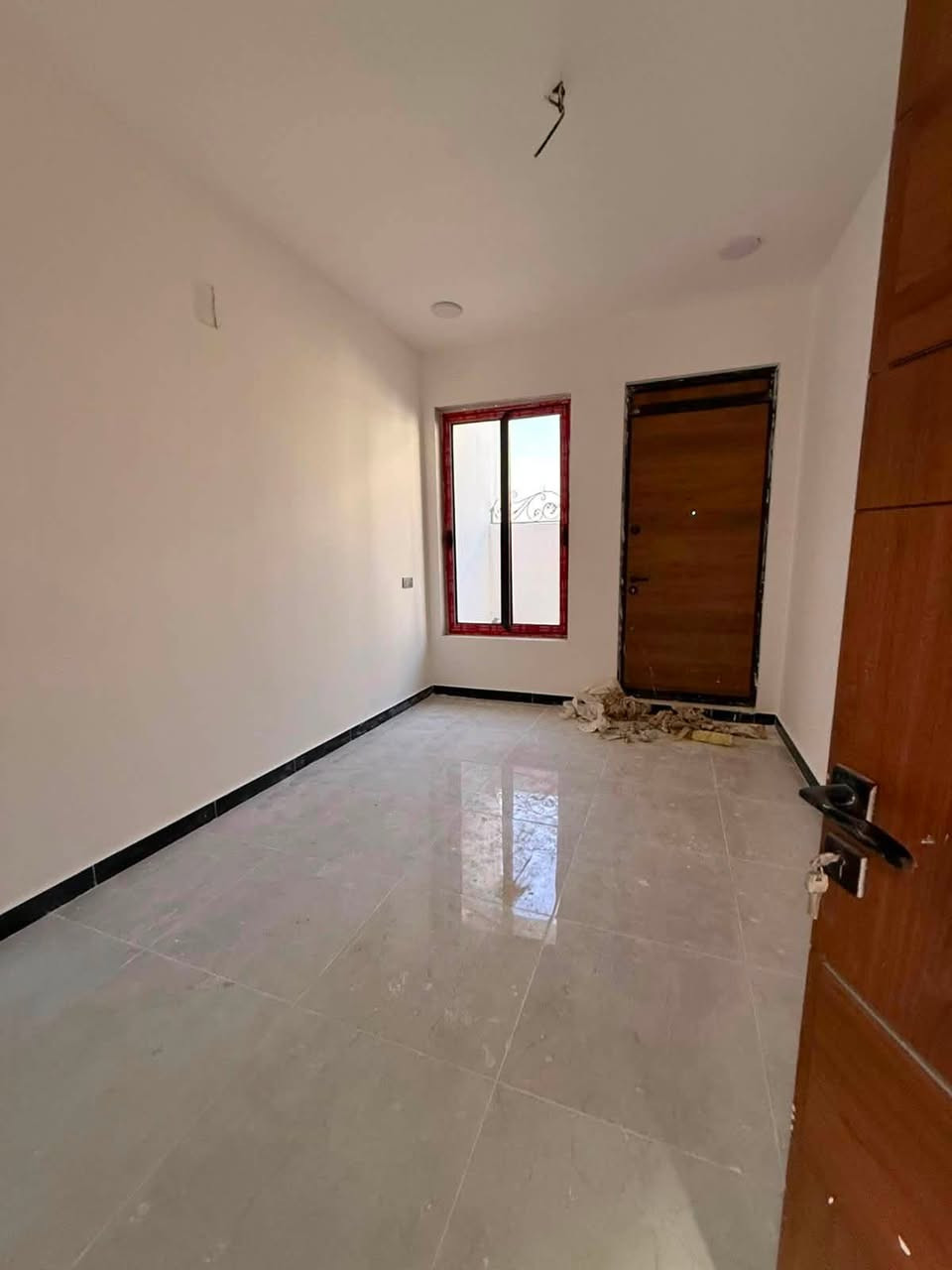 دار لليجار مساحه 100متر(3)غرف نوم 🛌 زيرو ممسكون📍العنوان بغداد الدوره البوعيثه مجمع السلطان شارع الفلل اول فرع قريب على شارع العام  يحتوي على ستقبال+ مطبخ+(3)غرف نوم+خدمات  السعر (600) الاستفسار ***********
