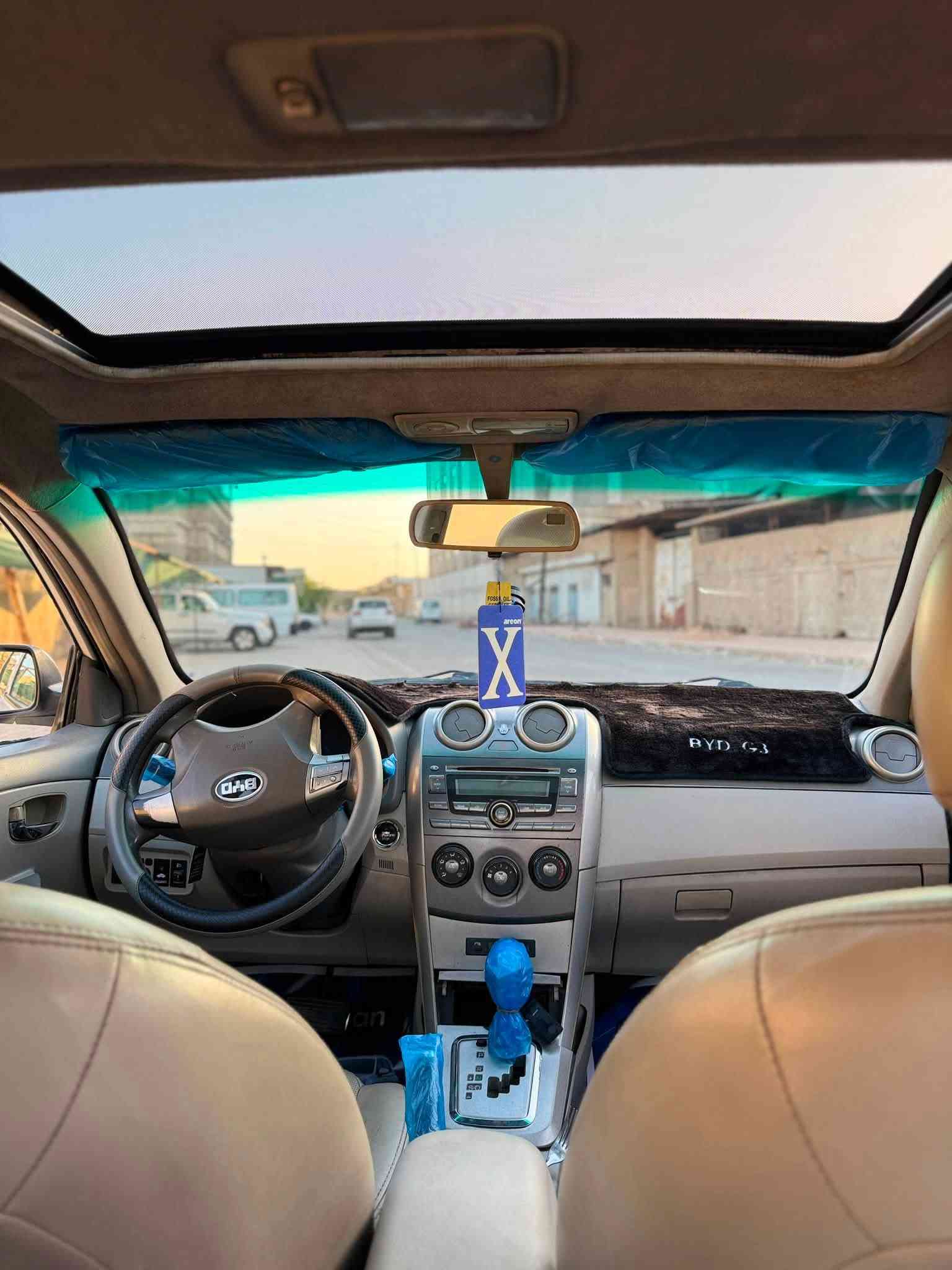 السلام عليكم Byd 2013 G3 مواصفاتها معروفه مكينه وكير جديدات شادها محور كورلا 1800 تبريد شغال مصبوغه حزام الصدر جديد دبلات جدد بيها  رقم انكليزي جديد مصفره غرامات  السعر57 وبيها مجال للشراي العنوان  القاهره رقم للتواصل 
***********
