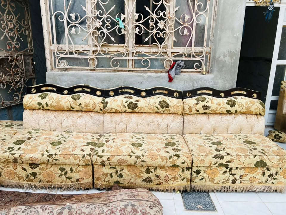 السلام عليكم ورحمة وبركاته تخم قنفات البيع مستعملات استعمال قليل السعر450وبيهن مجال اتصال بل رقم فقط مامتواجد عل فيس ***********
