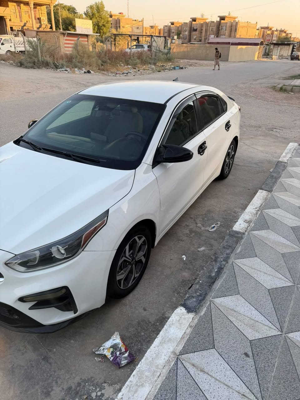 السلام عليكم 
فورتي وارد امريكي 2019 
رقم بغداد باسمي سنوية جديده هزه جديده 
ضرر السياره بنيد بدل ومصبوغ 
وبيه حالوب بلقمار مايبن بس بالسونار 
مكينه ٢٠٠ دوش مامفتوح 
كير ايتي 
السياره جاهزه من كلشي 
لايت زنون عالي ناصي 
دوشمه جديده 
الارضيه جلد 
السياره مال بيت عله يدي 

السعر 130 وبيه مجال شي قليل 
لاتصال ***********
