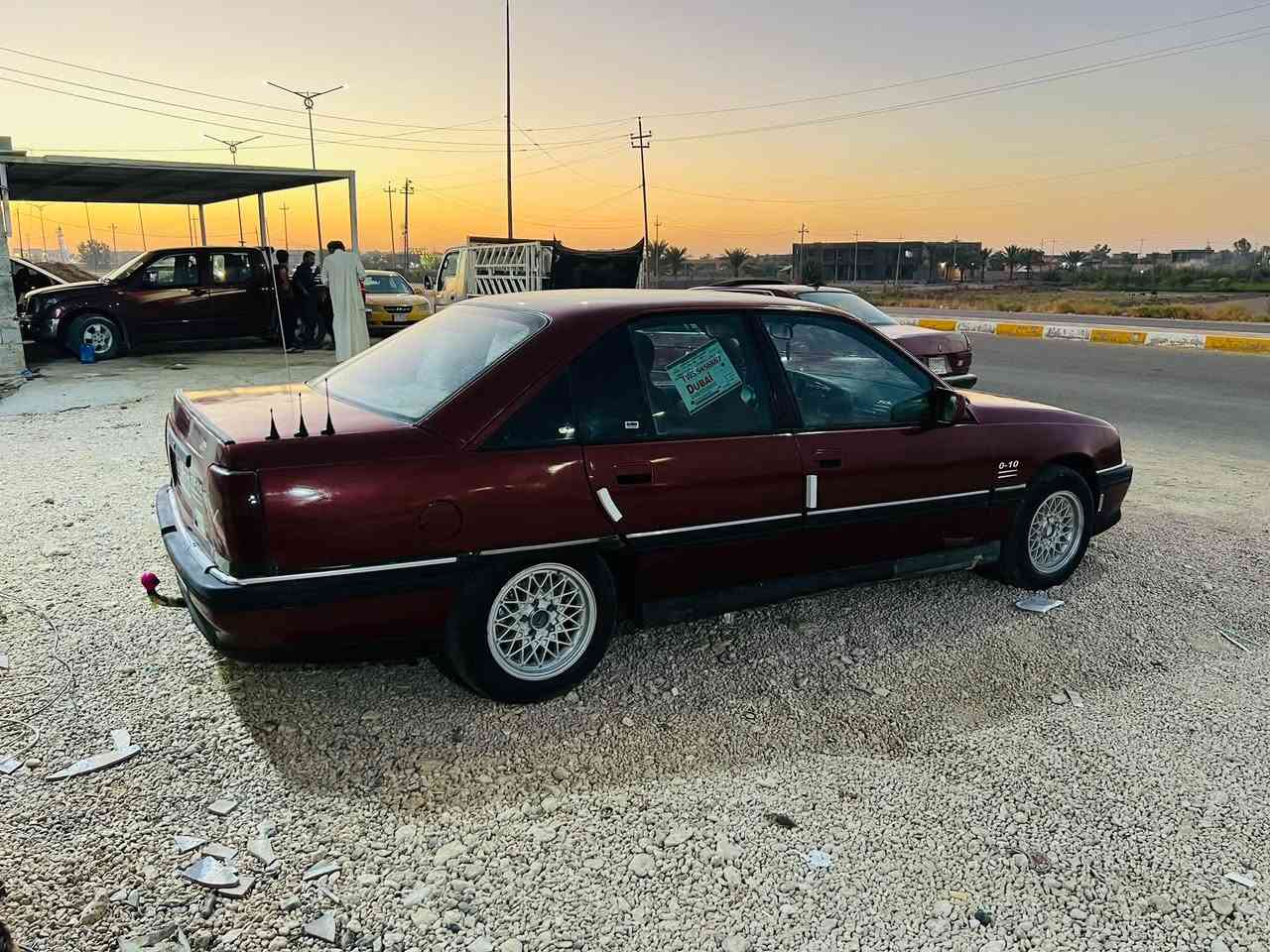 السلام عليكم 
للبيع اوبل اوميكا موديل 1991 رقم انبار دولي هزه وسنويه ورقم جديد محرك 2000 بلادي سياره اصل تبريد كير محرك اكسل صدر كله نظيف تايرات جدد تخم ويل صبغ جماليه 
كهربائيات كلها شغاله سياره حلوه وماناقصها شي واحلى من الصور سعر 33 مكان الانبار رمادي  ***********

