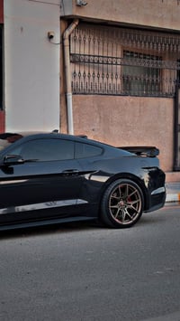 شباب  مرخصت الادمنيه الطيبين  للبيع mustang GT 2023 السياره حادثها فقط...