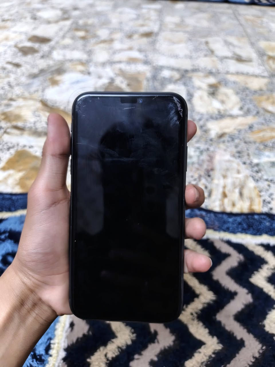ايفون 11 عادي جهاز نضيف اي قطعه ممبدله بي بطاريه 79 فيس ايدي شغال الجهاز نضيف سعره 250 وبي مجال بسيط (ملاحضه الكسور الموجوده بل لزكه مو بل شاشه) 
بغداد مدينه الصدر (***********) واتساب فقط
