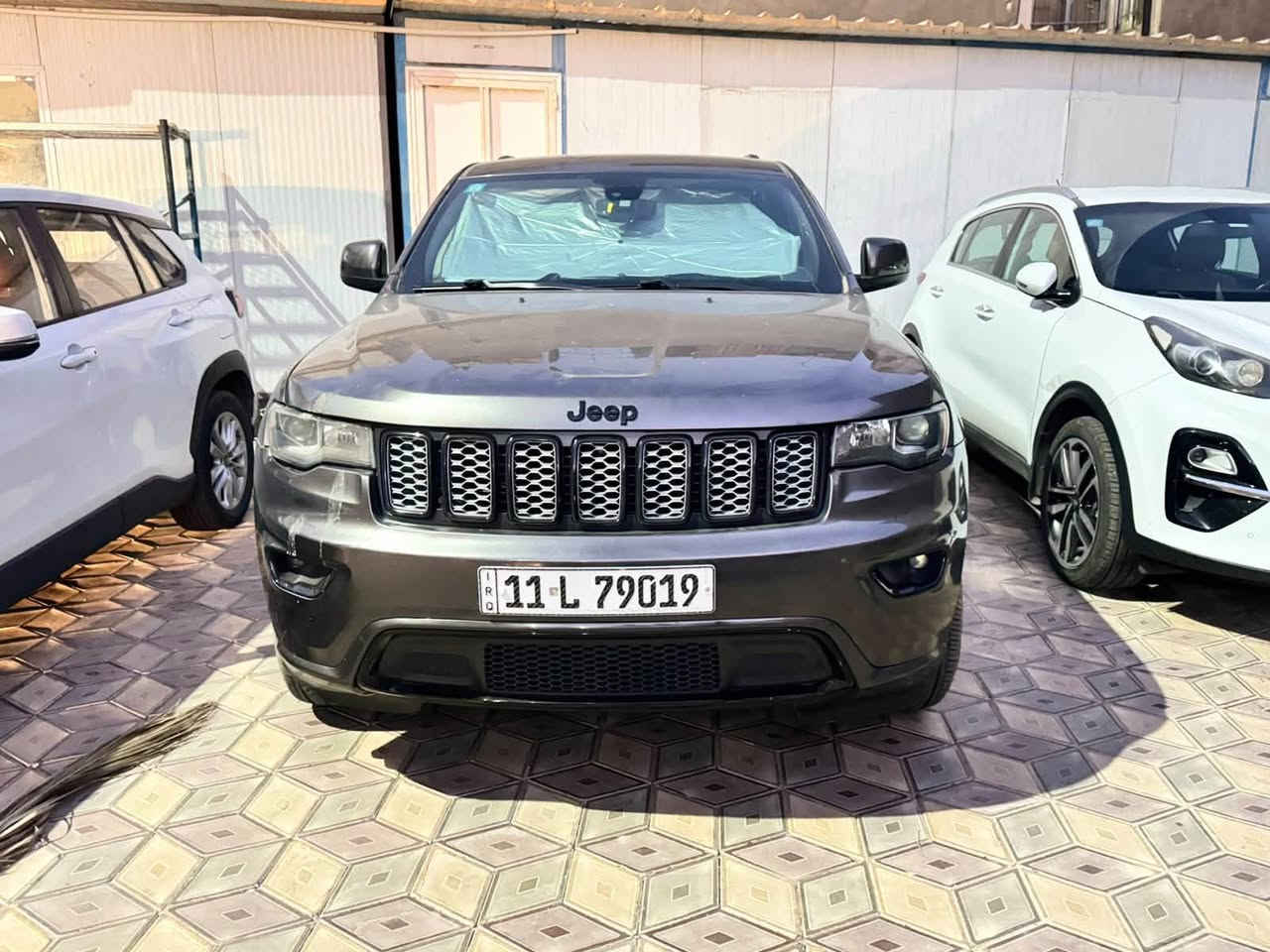 جراند شيروكي • V6 ٣٫٦ • ٦٥٠٠٠ ميل