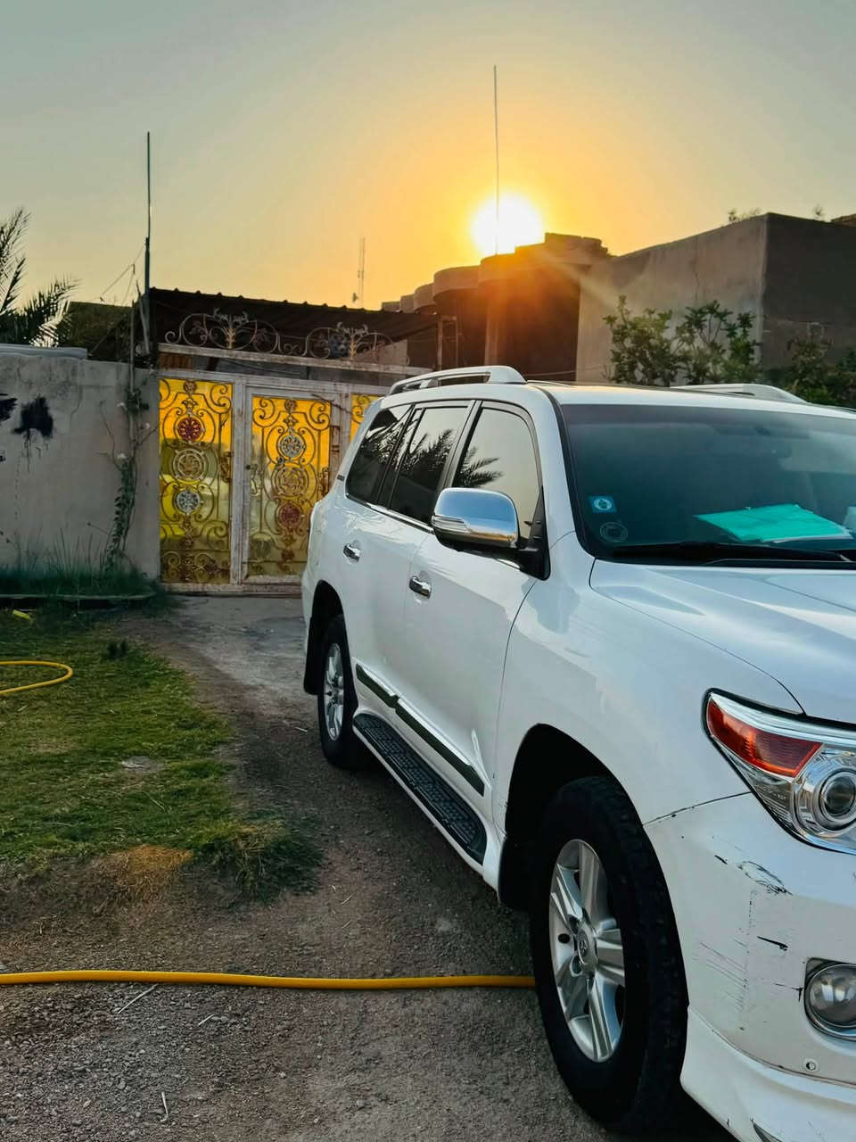 لاندكروز ٢٠١٤ سياره مكفوله بيهه بارد بجاملغ امامي فقط  ٤ كامرات شاشه جاهزه للأخير مراوس او بيع مكان السماوة _ رميثة ***********
