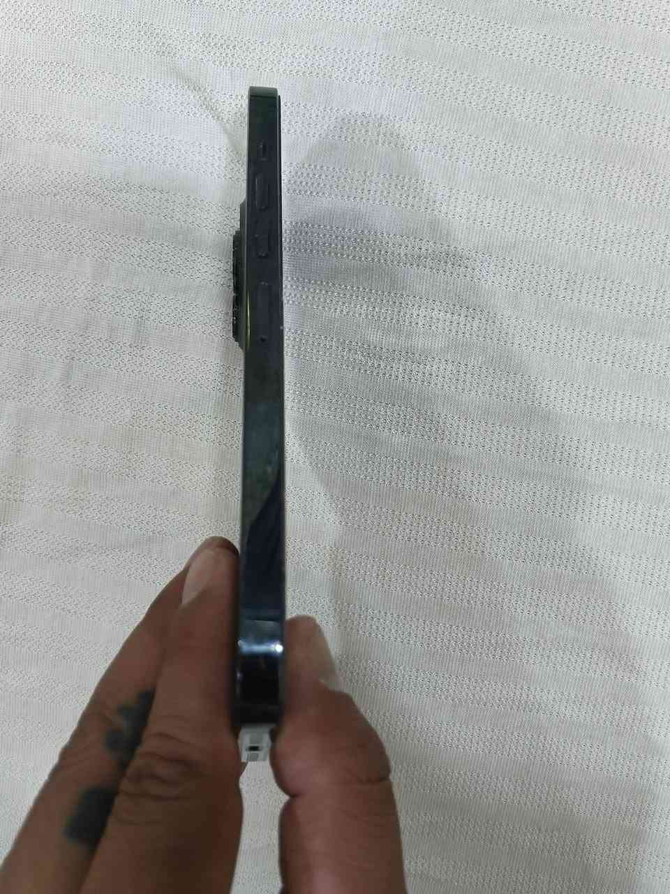 13 برو ماكس ذاكره 256  بطاريه 81مكفول بيعك تروح تفحص حاسبه*********** واتساب
