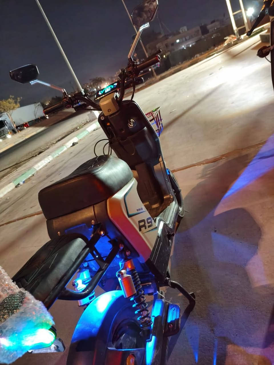 للبيع R9 الونلي لبيع من شركه  ولنلي المعروفه بل العمر الطويل
لمواصفات 🔥

مديل 26

الملف 1300W

السرعه 65حقيقي يعني فول طياره✈️

اربع سرعات

6بطاريات الكرافين لاصلي
72فولت 

الشاشه اجتل 

نشرات 360درجه
 
مع سله اماميه

التايرات جدد

الدراجه اخسلهه ضد المي

المسافه المكطوعه بل شحنه الوحده من45الى40كيلو

العقل 2500
السعر 🔥450قفل قفل مابيه مجال

العنوان بغداد البياع 

للتواصل***********
