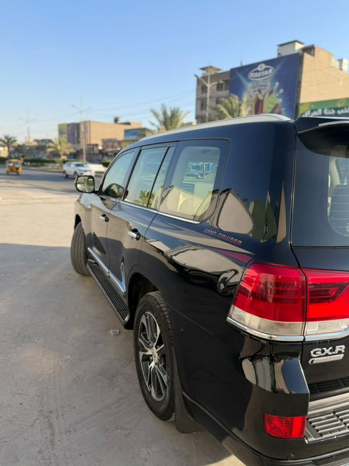السلام عليكم
لاندكوز ٢٠٢٠ ماشية ١٥٥ 

بيهة بارد بل جاملغ عكس السائق مرجعي بيدي ار

(الباب مفتوح بس ممصلح علمود البارد مال جاملغ )وبيهة طختين موضحات بسيطات

السعر٤٨٠

مكان بغداد

***********
