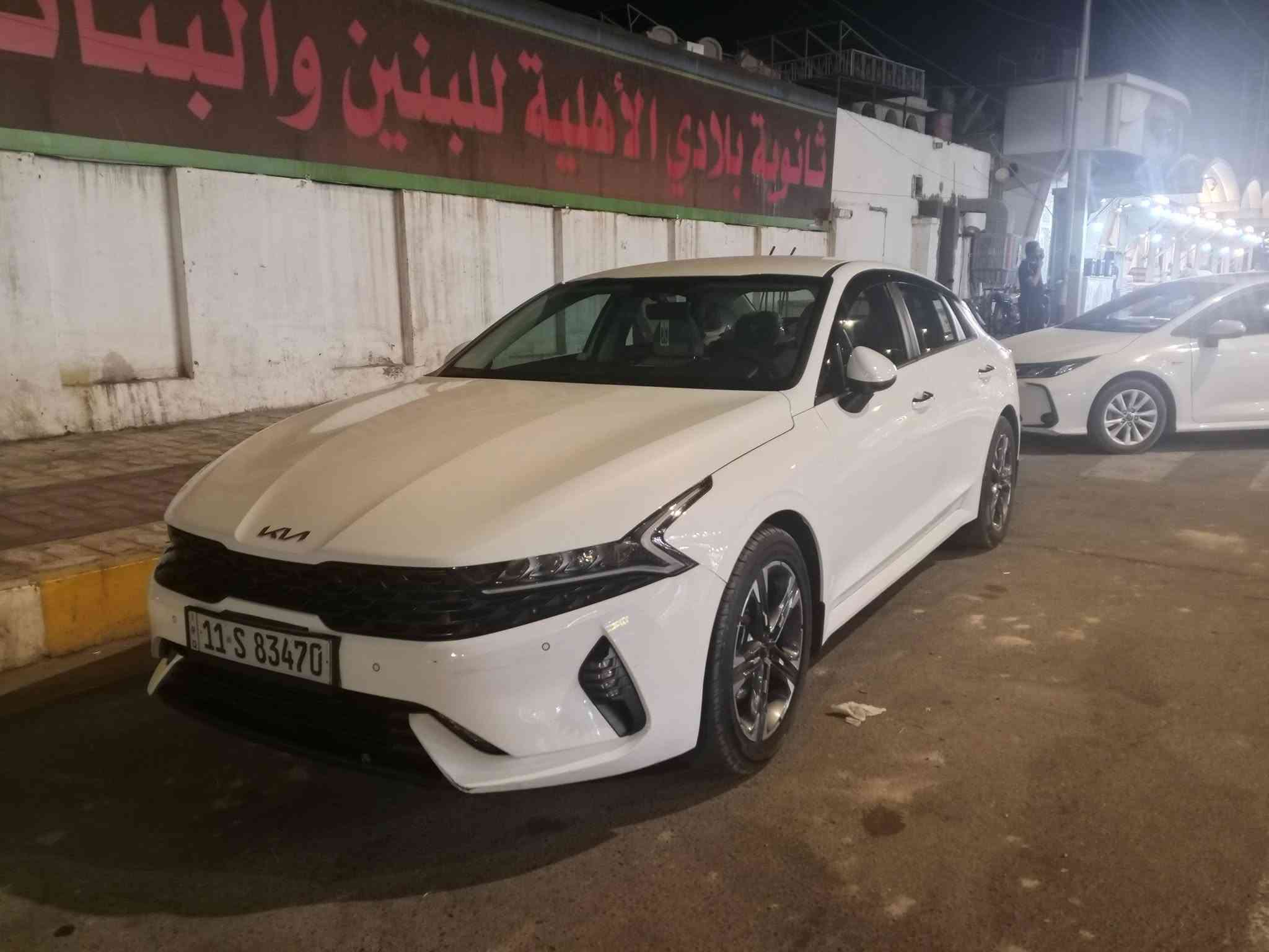 كي فايف خليجي موديل 2022 
مكفوله من الضربة والصبغ وتبديل والفتح 
ميكنه 2000 دوش 
رقم بغداد بسمي فول مواصفات عده بانوراما 
بصمه تشغيل وتشغيل عن بعد 
بصمه جنطه بصمه بيبان جنطة ذكيه 
مري شفط اشاره بالمرايه ترحيب 
حساس امامي وخلفي 
لد امامي وخلفي 
كامره وشاشه بلادي 
تبريد لمس قطعتين تبريد 
مكان السياره ناصريه مركز 
***********
