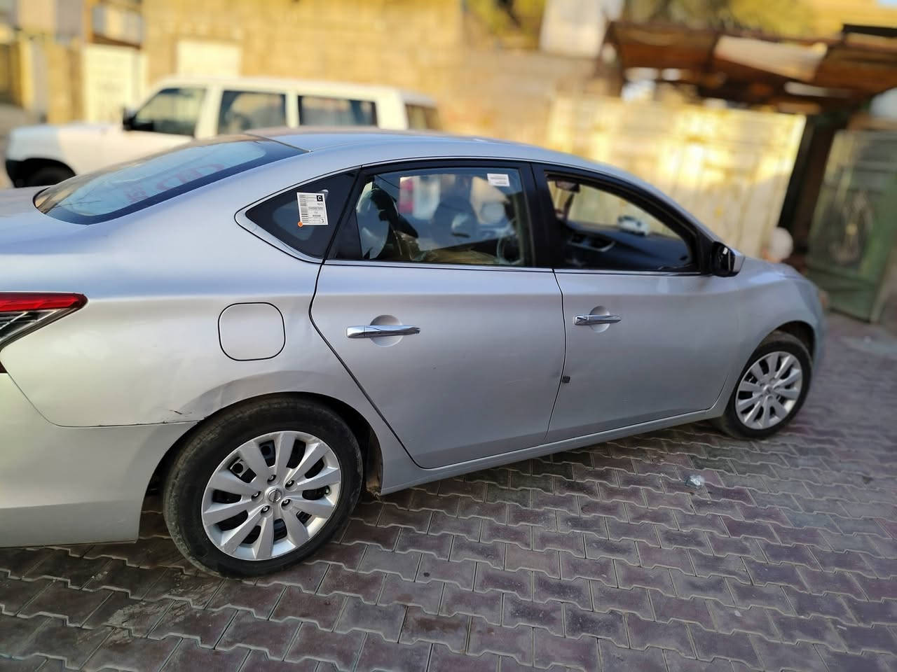 السلام عليكم ورحمة الله وبركاته نيسان سنترا  موديل 18وارد أمريكي حادثها جاملغ الخلفي جهة السايق سياره جاهزه من كل شي كير مكينه تخم تاير دوشمه كهربائيات كامله من كل شي أي نقص مابيها ماشيه 72 ألف كيلو متر مكينه 1800  فول مواصفات السياره أي نقص مابيها السعر 100 وبيه مجال قليل لشراي تواصلو وبيكم خير وتدللو الاستفسار *********** اتصل بس الشراي
