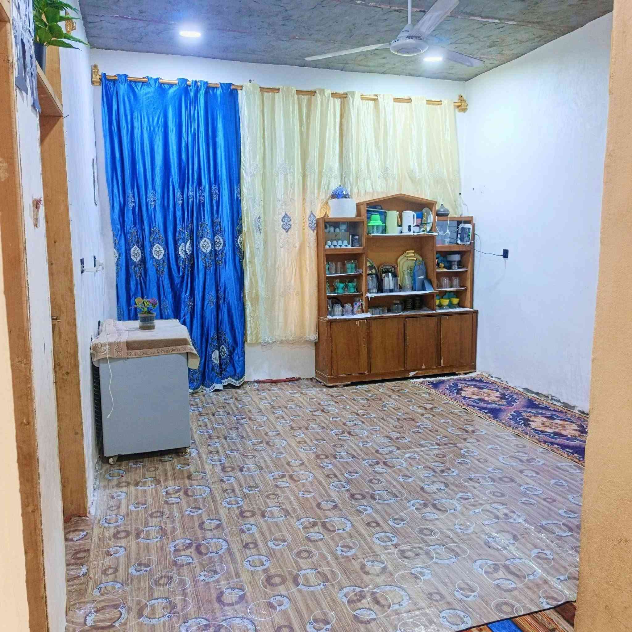 السلام عليكم بيت طابو زراعي سند ٢٥ال مراد قريب عل شارع سياسين مساحة ٢٠٠غرفتين وصالة وستقبال ومطبخ وكراج كبير سعر ٤٨بي مجال ***********
