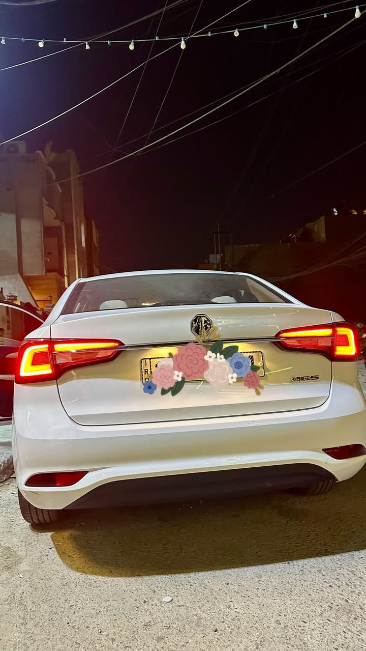 MG5 
موديل 2024 فئة الستاندرد تحكم ستيرن وشاشة 
ماشية 5000 فقط (زيرو ) رقم بغداد باسمي هزة جديدة سويج مو بصمة السيارة 
تبريدها ثلج ما شاء الله سيارة مال بيت ونظيفة جداً 
مكاني المنصور 
                                                                        ***********
السعر 98 وبيها مجال بسيط حك الجية
