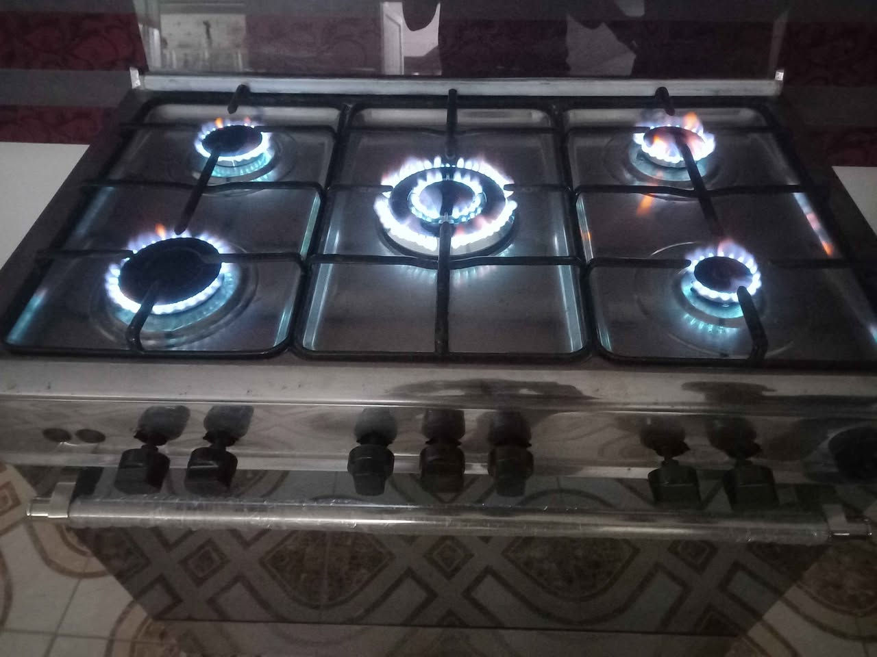 طباخ ال جي العربي للبيع شرط الشغل السعر ١٠٠ ألف العنوان موصل حي الصدام بعد السيطرة عالشارع العام طريق بعشيقه *********** *********** يوجد توصيل داخل الموصل أجره عالمشتري موصل, نينوى
