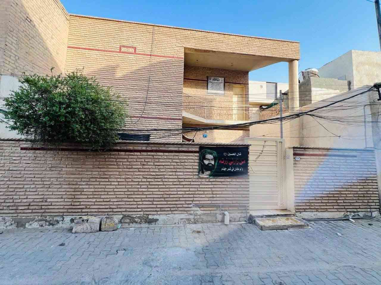 السلام عليكم 
دار للبيع منطقة المشروع طابقين يقع الدار مقابيل مستشفى البتول بلضبط .الفرع الي يكون بين ماسنجر للالبسه الرجاليه وبين مكتبه روتانا
يحتوي الدار على:
🔷غرفتين نوم
🔷استقبال
🔷مطبخ
🔷هول 
🔷منور داخلي
🔷حمام
🔷صحيات
🔷ممر جانبي
🔷طرمه كبيره
🔷حديقه
♦️مساحه الدار 150 واقع حال وبلسند 138 الواجهه 10
للاستفسار ***********
