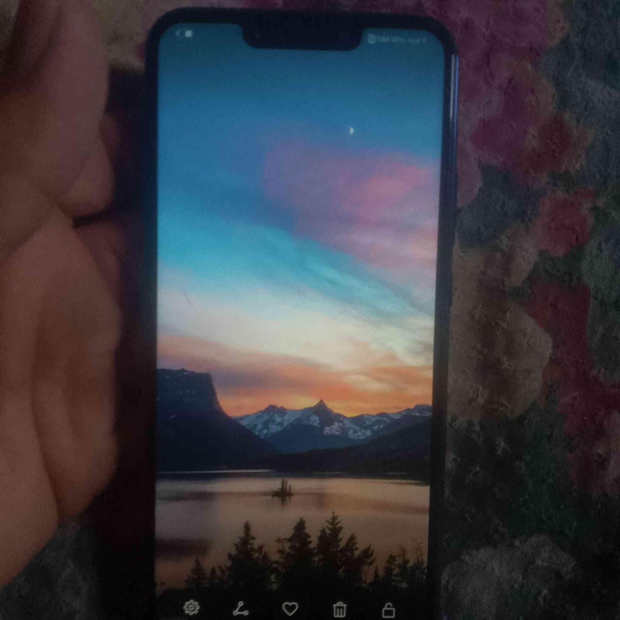 جهاز للبيع ذاكره 128عشوائيه 6بطاريه ماتصرف ابد 5000جهاز مامستخدم هواي قيم بليرضي الله ويرهم مراوس ***********واتساب
