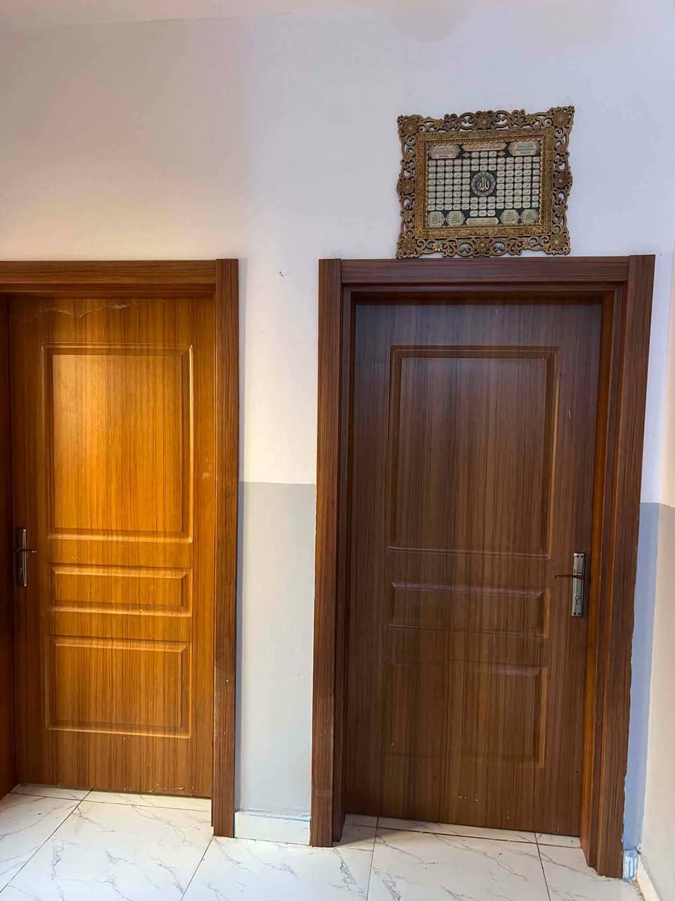 #دار_سكني_مؤثث_للايـــجـــار

موقعه #مجمع_الزهراء_السكني_التقيه_الرابعه
مساحته 200 متر
يحتوي علئ غرفتين نوم وصاله واستقبال 
ومطبخ وصحيات وكراج سياره البيت مؤثث بلكامل 

#ايجاره_400_الف_مع_مقدمه_سته_اشهر
للاستفسار اكثر ***********
أو مراجعه مكتب السند للعقار الكائن في الجزائر شارع المطاعم مقابل مدارس التفوق الاهليه
