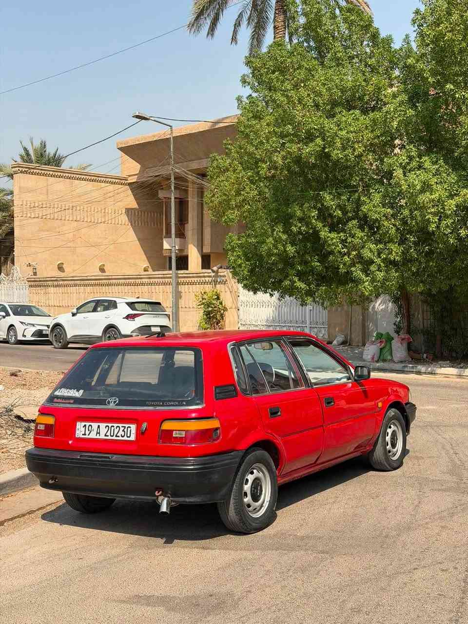 كورلا 1992 باسمي للبيع
السعر ٢٩ ورقه وبيها مجال 
محرك وكير نضيفات جدا 
تخم تايرات-  ويل كب -باتري نضيفات 
صدرها نضافته 60‎%‎ 
تبريد عاطل 
ارقام جدد وسنوية جديدة وهزه جديدة باسمي 
مكاني بغداد المنصور للاستفسار 
***********
***********
