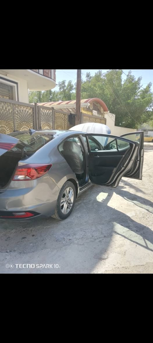 النترا مديل20 كير ايتي المرغوب بدون تبديل ولاقطعة ليبل واحد بدون دواخل شاصي لغود مكفولة كفالة بيها صبغ رش السونار وتفاصيل كلشي واضح بالمنشور السعر 115الهاتف ***********

نص مكتوب في الصور:
- TECNO SPARK 10
- TECNO SPARK 10c