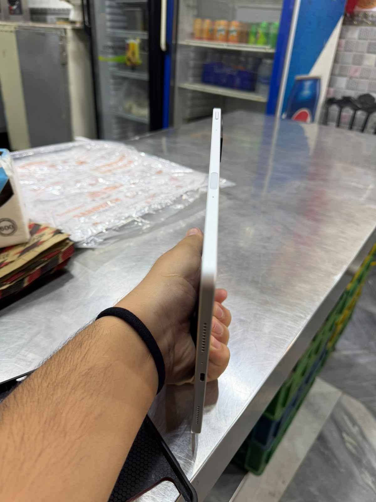 سلام عليكم ايباد ريد ماجك نوفا كييمنك
 💾 ذاكرته 512+16 عشوائي
🔋بطارية 10010
معالج سناب دراغون
جهاز كلش كلش  نضيف فقط عدست الكامره مشخطه ونضافه مثل مواضح بل صور ملحقاته فقط كارتون شاحن محترك وموجود. مكاني بغداد جديده
*********** رفمي بي واتساب بغداد, العراق
