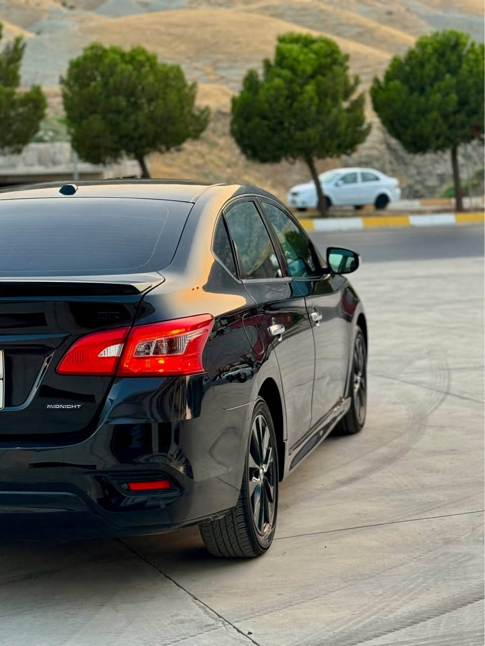 Nissan Sentra 2018 SR MIDNIGHT 
فول مواسفات تەنها سلاید نیە
گێر ئۆتۆماتیکە
گێر و مەکینەی بە شەرتە نەکراوەتەوە
ماوةى رؤيشتن 80 مايل
سوکان ڤۆلیۆم و تەحدید سورحە
تەبریت لەمس و تەبریت خەزن
کوشنەی بیلاد خەت شین و کوشنەی هیتەر
رادار و ئۆتۆ ستارت ستۆپ 
هەموو مواسەفاتەکانی ئیش دەکەن
تەنها بستەک بۆنیتی بۆیاخە 
لەگەل بستەک چاملاخ بێ ژۆرێ
دوو جێگای ساردەکوتە
ئیرباگ بە شەرت نەتەقیە
تازە سێرڤس کراوە دینار مەسرەفی نیە
نرخ 112 مەجالەکی زؤر کەم 
تکایە موشتەری تێل بکە سەرمان مەیێشێنە
جوابی نامە نادرێتەوە
ژمارە مۆبایل *********** أربيل, العراق
