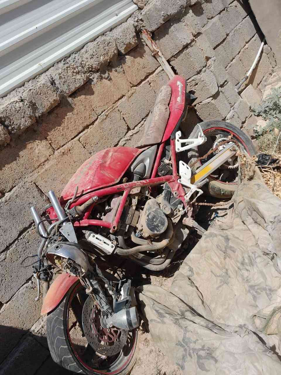 للبيع دراجه سوزوكي بانديت (Suzuki Bandit)  محرك 4 سلندر سعة 250 سي سي للاستفسار ***********

