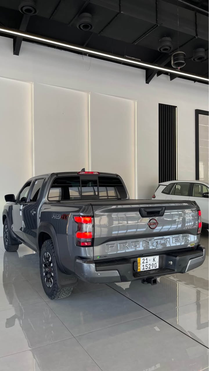 سڵاوتان لێبێت nissan fronter pro 4x مۆدێل٢٠٢٢ سەیارەکە کەنەدییە ٤٠،٠٠٠ مایڵ ڕۆشتووە تەنها بستێک لە بۆنیتەکەی پ.د،ڕ هەیە بۆیاخی نییە سەیارەکە گێڕو مەکینەی نەکراوەتەوە و بەشەرت مەکینە ٣.٨ لتری ٦ بستۆنە 
مواصەفات:
بەسمە 
کامێرا ٣٦٠ 
حاسە
رادار
قفڵ ئەکسل
لایت لید+زینۆن
شاشە
کوشن چەرم +کارەبایی
ڕاداری ناوچەی کوێر
زۆر مواسەفاتی دیکە
نرخی 263 وەرەقەو مەجال
ژمارەی مۆبایل:***********
WhatsApp&Viber✅ السليمانية, العراق

