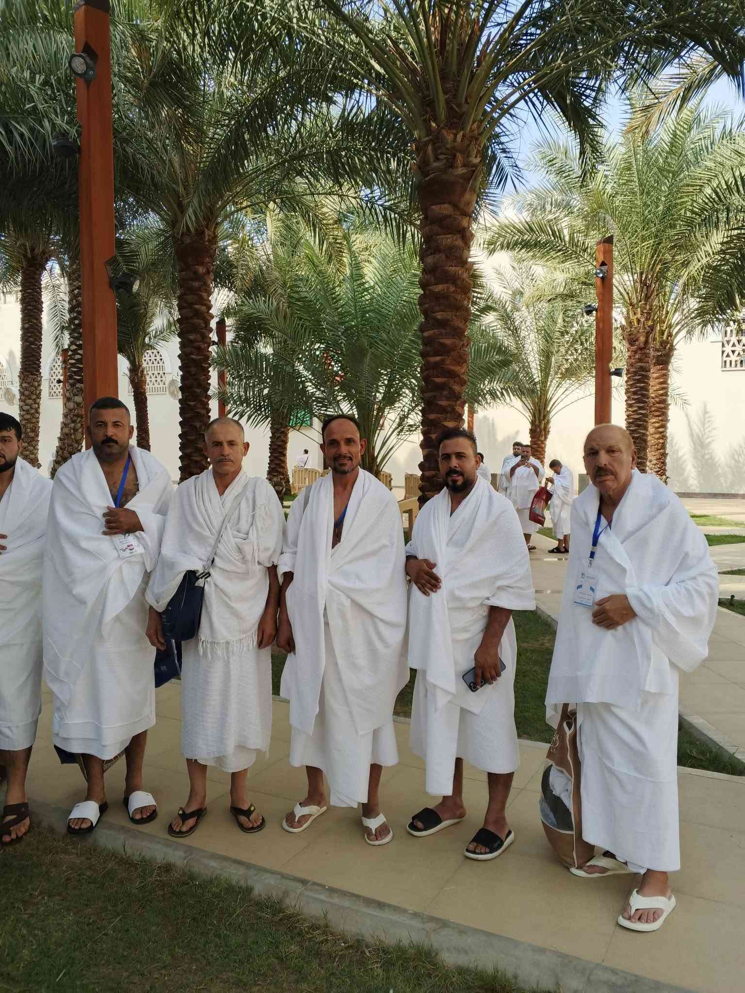 بفضل الله  تعالى وكرمه لنا 
إحرام معتمرينا من ميقات مسجد الشجره أبيار علي ميقات أهل المدينه ومن مر بها 
متوجهين إلى مكه المكرمه لأداء مناسك العمره المفرده لشهر ربيع الاخر 
نسأل الله تعالى التوفيق والتيسير والقبول لهم 
............ـــــــــــ_ـــــــــــــــــــــــــ
خادم ضيوف الرحمن 
..... سليم الشجيري...
***********
***********
