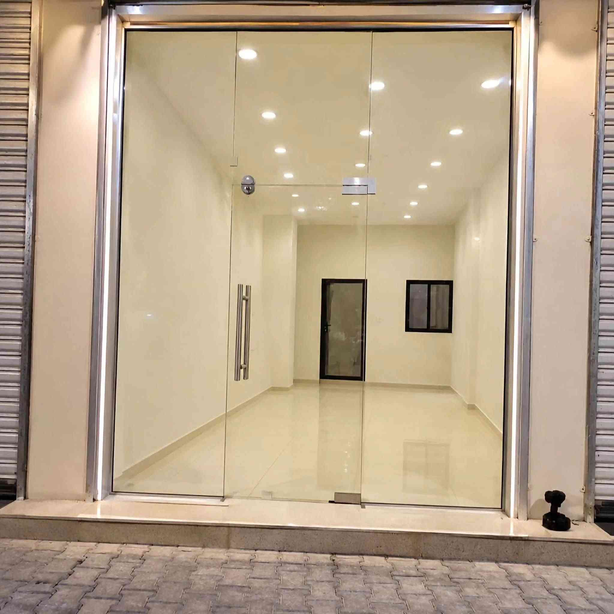 المستقبل للواجهات الزجاج 👷‍♂️ والبورسلين تغليف واجهات  متخصصة في جميع أعمال الألمنيوم وتوفر حلول متكاملة للمنازل، الشركات، والمشاريع التجارية. نركز على تقديم منتجات عالية الجودة تجمع بين المتانة، التصميم العصري، والدقة في التنفيذ.

خدماتنا:

🪟 شبابيك ألمنيوم (مفصلي – سلايد) بمختلف المقاسات والألوان.

🚪 أبواب داخلية وخارجية بتصاميم حديثة ومقاومة.

🏢 واجهات ألمنيوم وزجاج (كيرتن وول – فلات – تجارية).

🛠️ محجرات (ألمنيوم / زجاج) بأشكال أنيقة وآمنة.

المواد والمواصفات:

منشأ تركي أصلي من أفضل الشركات: كورت أوغلو – سراي – أولسان.

إكسسوارات تركية وإيطالية عالية الجودة.

ألوان متعددة: (انترسات – أسود – شمباني – براوند – أكسده – أبيض – برونزي – خليجي – جوزي).

زجاج دبل كلاس 22 ملم / سنكل 6 ملم بعدة ألوان (أبيض – أسود – برونزي).

تركيب بكبس النكي لضمان القوة والمتانة.

لماذا تختارنا؟

✅ جودة عالية بمواد أصلية.

✅ التزام بالمواعيد والدقة في القياسات.

✅ حلول تناسب ذوقك وميزانيتك.

✅ خبرة واسعة في تنفيذ المشاريع الكبيرة والصغيرة.

📍 العنوان: بغداد – السيديه  

☎️***********
