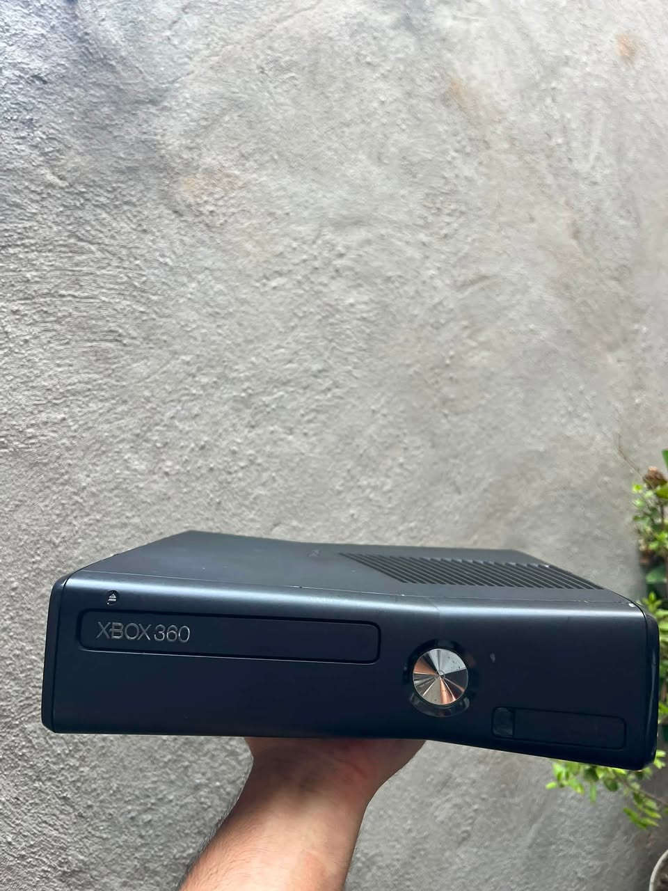 🎮 إكس بوكس 360 سليم مهكر 

: الجهاز نظيف جداً
: مهكر ومحمل بأكثر من 100 لعبة متنوعة.
 أبرز الألعاب المثبتة:
 Call of Duty
 GTA V
 GTA San Andreas
 FIFA
 PES 2021
 تشكيلة واسعة من ألعاب الأطفال
:
 جويستيك (يد تحكم) بلادي أصلية عدد 1.وجوستك هديه 

 محولة كهرباء + الكيبلات الأصلية.

 الكارتونة الأصلية للجهاز.

💰 السعر: 125 ألف (شامل التوصيل).

📍 الموقع: بغداد.

📞 للطلب والحجز: التواصل حصراً عبر الواتساب على الرقم: ***********
