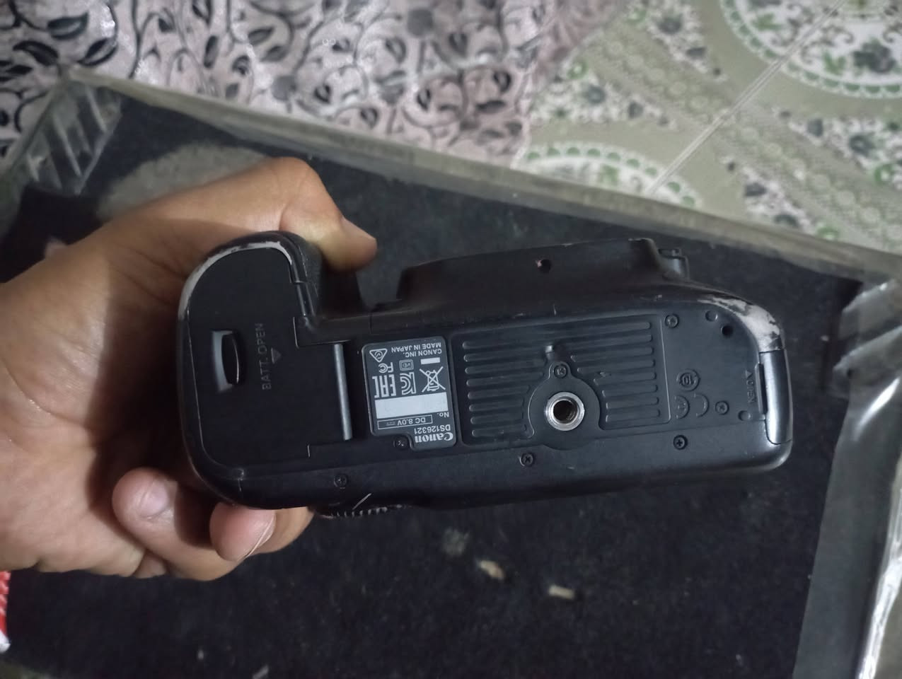 بدي كانون 5DIII للبيع 
نضافه مثل موضح بالصورة 
مع جميع الملحقات 
بطاريه وشاحنه وجنطه 
السعر 540 وبي مجال 
مكاني حله قضاء القاسم ناحيه الطليعه 
توصيل موجود 
***********
