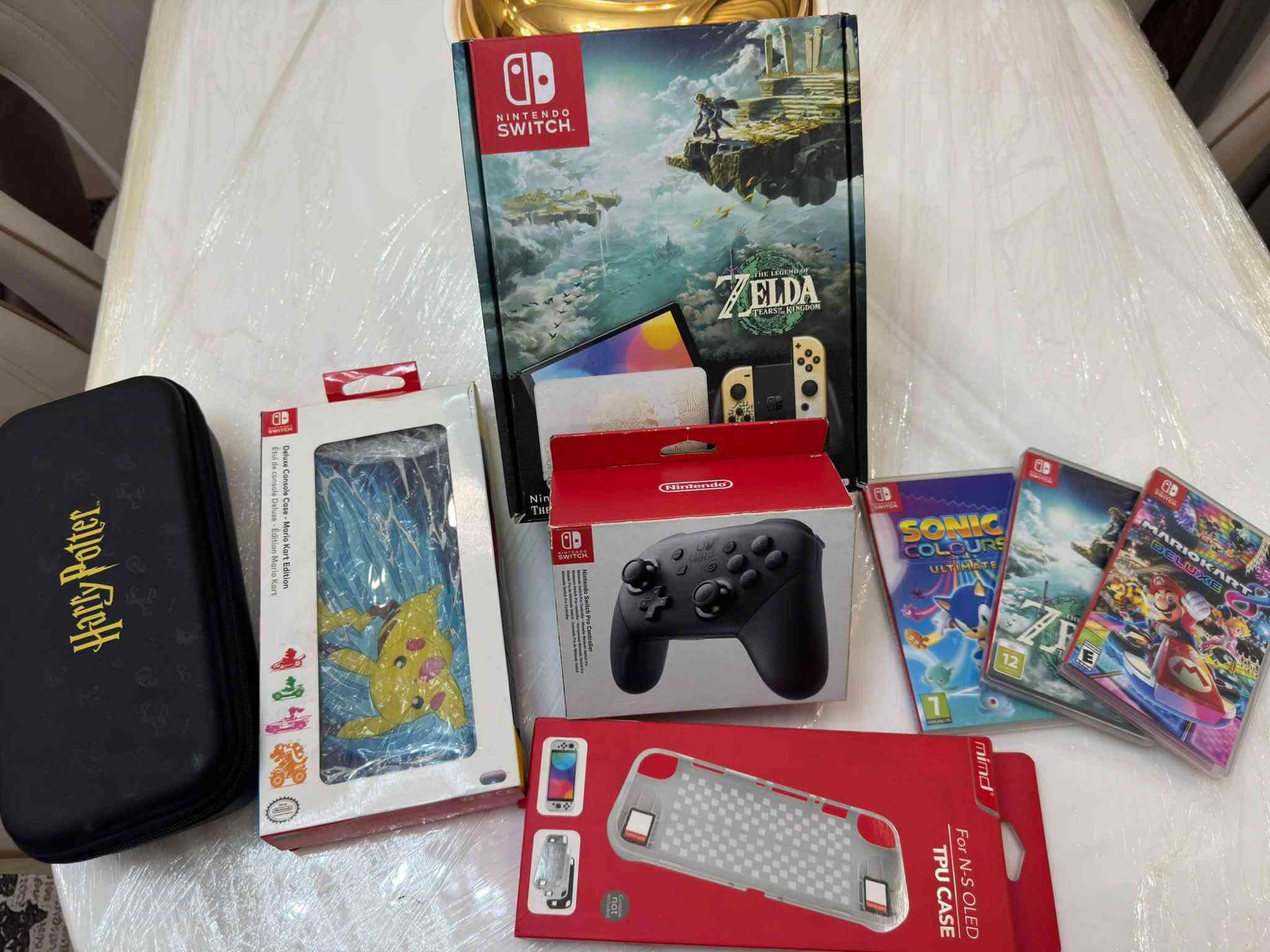 للبيع Nintendo Switch OLED إصدار Zelda – Tears of the Kingdom 🎮
الجهاز نظيف جداً وقليل الاستخدام وحالته ممتازة، والتجميعة كاملة ومناسبة للي يريد جهاز جاهز للعب 👌🏻

📦 محتويات البيع:

جهاز نينتيندو سويتش أوليد نسخة زيلدا

🔹 Nintendo Switch OLED إصدار Zelda Limited Edition
🔹 يد تحكم Nintendo Switch Pro Controller
🔹 3 ألعاب أصلية:
🎮 The Legend of Zelda: Tears of the Kingdom
🎮 Mario Kart 8 Deluxe
🎮 Sonic Colors: Ultimate
🔹 3 حافظات/كفرات
🔹 ميموري 512GB ￼SanDisk 
🔹 جميع ملحقات الجهاز الأصلية ونضيفة 

💰 السعر: 600,000 دينار عراقي 💰

📍 بغداد حي الجهاد 
✅ الجهاز نظيف جداً
✅ البيع للتجميعة كاملة فقط 
❌ لايوجد توصيل 🚚❌
📩 للجادين الاتصال ‭***********‬
