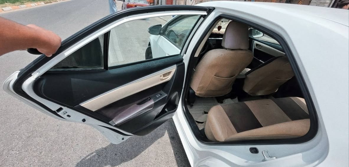 السلام عليكم 👋
للبيع: تويوتا كورولا 2016 🚗خليجي

المواصفات: شاشة اندرويد 
كامره تحكم استيرن 
اشاير بالمري 
نضام ايكو سبورت 
السنوية: 2029 (شرط التحويل) 
رقم التسجيل: السليمانية
الحالة الميكانيكية: محرك 1600 المحرك والگير بشرط، غير مفتوحين ولا مضروبين إسبانة. ماشية  100 ميل 
الصيانة: تم تبديل الصدر، والدرايف شفت، ورؤوس الرواط، وجميعها جديدة. تبريد ثلج راديتر جديد 
الحالة العامة: السيارة جاهزة للاستخدام ولا تحتاج أي مصروف أو نقص. ترايك وين ميعجبك 
رقم *********** بي واتس اب 
مكان السياره ديالى خانقين
  السعر ( 112 )وبي مجال
