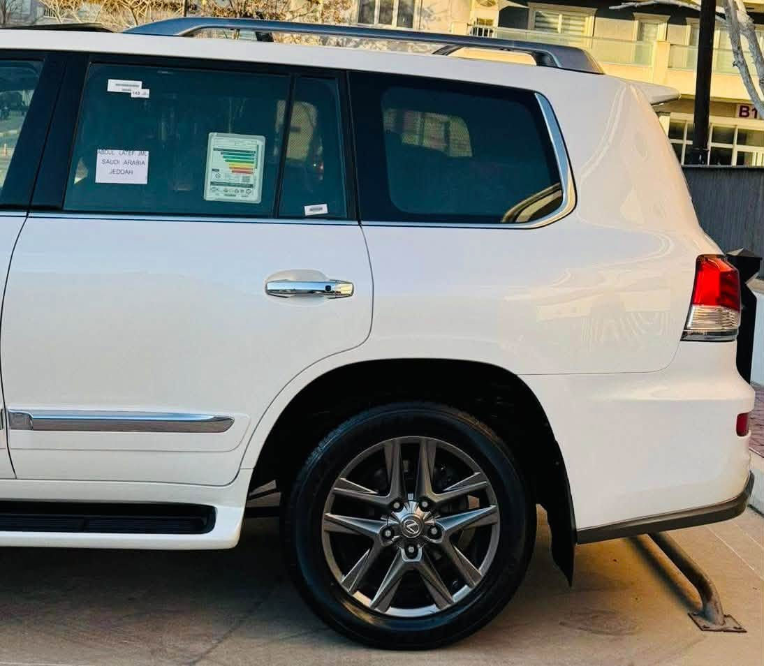 السلام عليكم 

لكزز بريم اصل 
LEXUS LX570 S SPORT+
الموديل :2012
ا
_____________اب اسمي اسليمانيه 
بصمه
سلايت روف 
جكات
كراسي كهرباء 
كراسي تدفى وتبريد 
كراسي الخلفيه كهرباء + تبريد
استيرين كهرباء 

شاشات 
AUTO START
OFF
 تحكم (جهتين امامي+جهتين خلفي)
فور ويل
اشارة بالمري
مري كهرباء(شفط)
#نقطة_عمياء
لايت عدسة زنون(عالي+ناصي)  مكان ميسان 
لد أمامي خلفي
االسعر 330

‭***********
