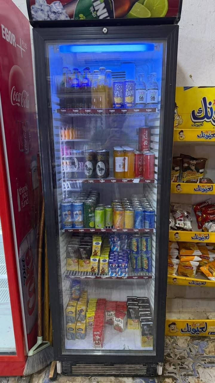 السلام عليكم عارضات للبيع مع عارضتين افقيه مع رفوف كما موضح بالصوره اليحب يسئل عن الاسعار يتصل او يراسل واتساب ***********
