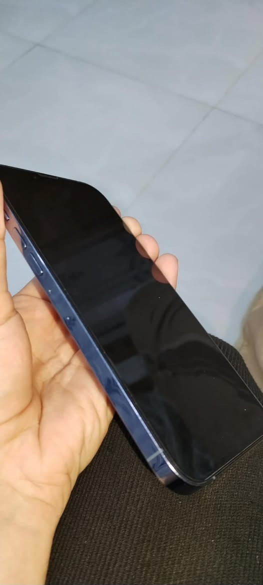 آيفون 13 برو ماكس 
ذاكره 256
بطاريه 79 بلادي
النوع أمريكي 
كلشي بلادي 
بيه طخات بسيطه 
السعر 725 وبيه مجال للطيبين
للتواصل رقم الواتساب ***********
