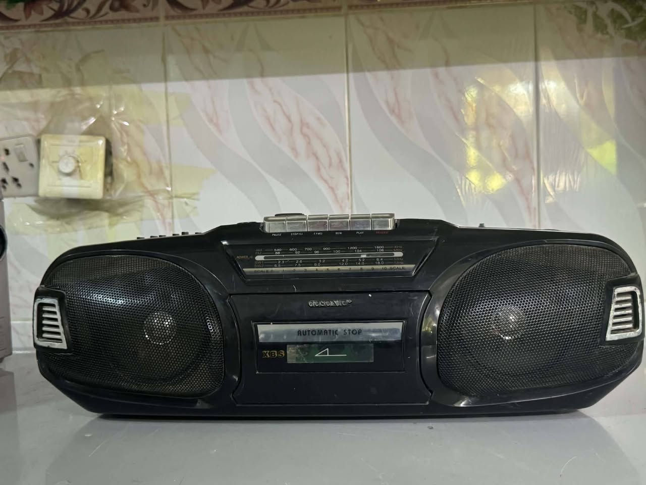 مسجل راديو شغال بشرط سعر 25 الف الشراي يراسل او يتصل واتس اب ***********

