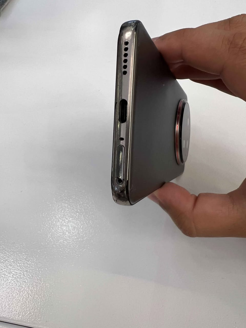 كامون 40 بريمير 5G • ٢٤ رام • ٢٥٦ تخزين