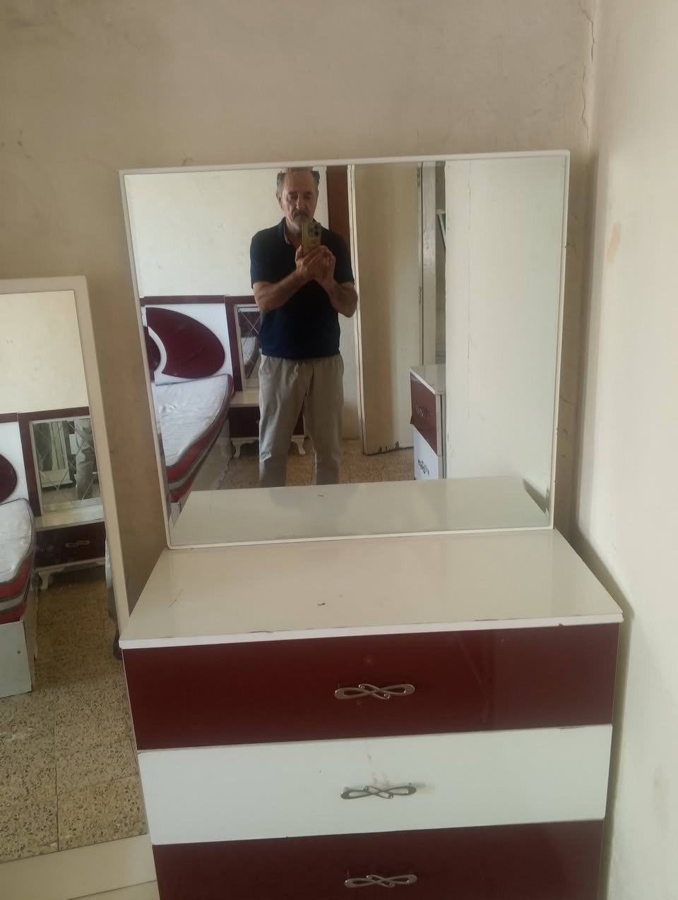 غراض
بيت للبيع.. 
بغداد الجديدة قرب مصرف الرشيد 
7712948922
