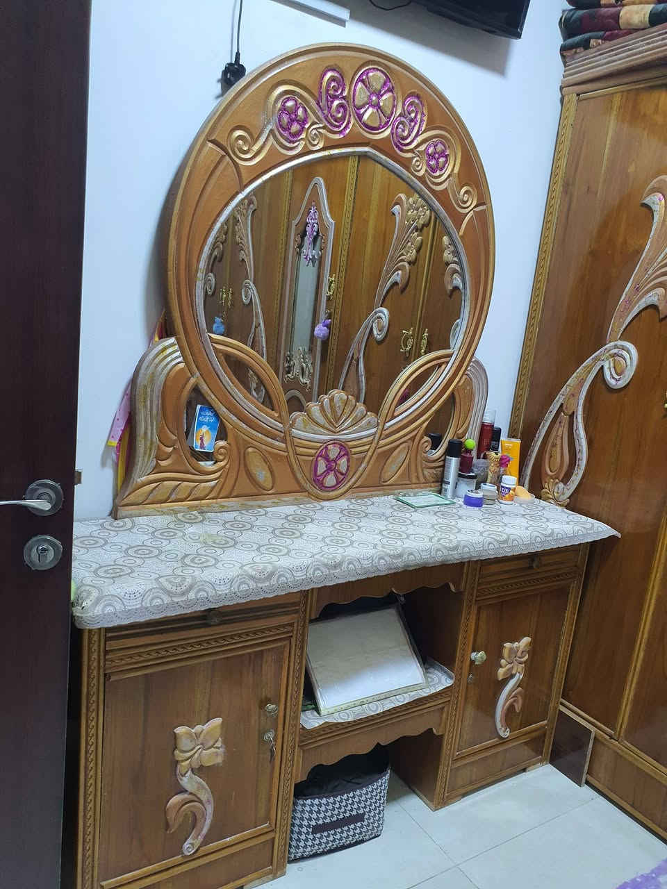 بيع غرفه نوم تزكام كامله بس بدون تاج سعر عل خاص ***********
